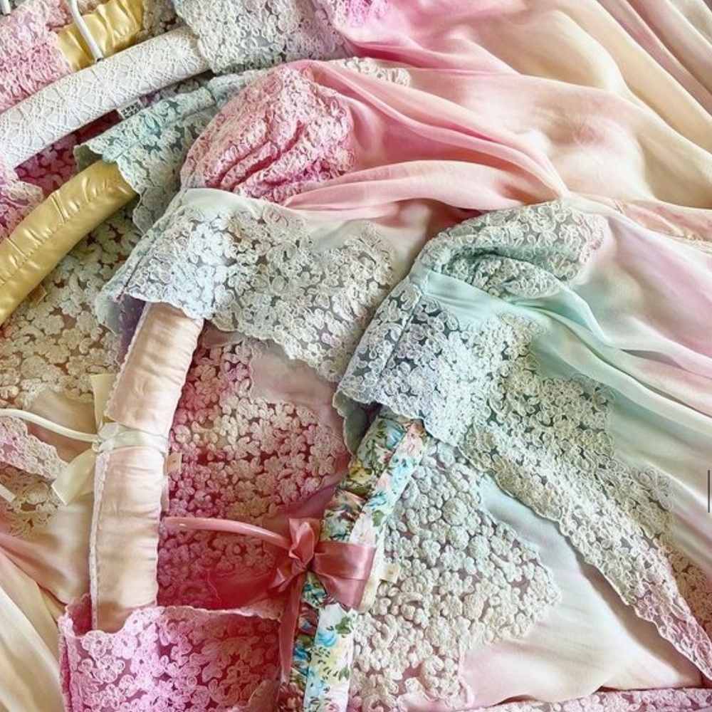 One of a Kind Gweneth Pink LoveShackFancy 10 - Picture 6 of 11